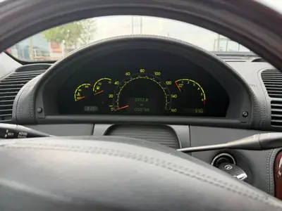 Mercedes-Benz CL 600 — Grand Coupé prestige, moteur V12 de 367 ch — détail