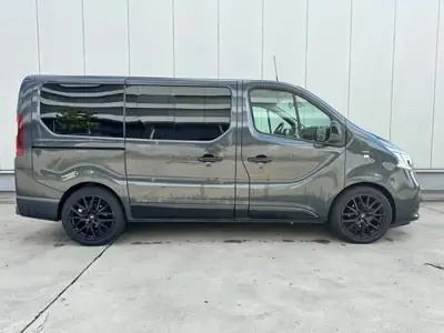 Renault Trafic 2.0 dCi 170 Signature — Monospace spacieux, première main, sans sinistre — arrière