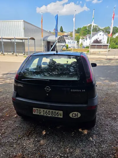 Opel Corsa 1.4i 16V Comfort — Citadine fiable des années 2000, faible kilométrage — Heckansicht
