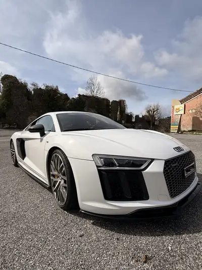 Audi R8 5.2 FSI V10 Plus Quattro — 610 ch, Carbone et Freins Céramique — côté