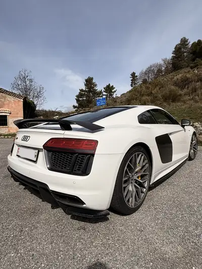 Audi R8 5.2 FSI V10 Plus Quattro — 610 ch, Carbone et Freins Céramique — tableau de bord