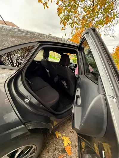 Ford Puma 1.0 EcoBoost Hybrid 125 ST-Line — SUV compact écologique et dynamique — Miniature 12