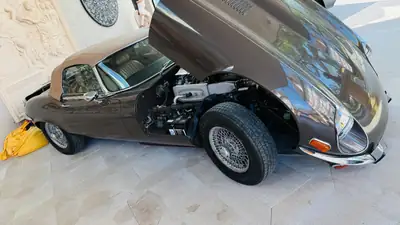 Jaguar E-Type Series 3 V12 Roadster — Chef-d'œuvre britannique, seulement 9'754 km — côté