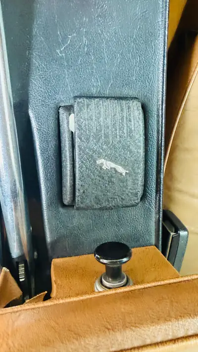 Jaguar E-Type Series 3 V12 Roadster — Chef-d'œuvre britannique, seulement 9'754 km — Miniature 11