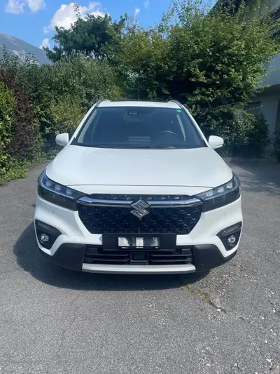 Suzuki S-Cross 1.5 Hybrid 4x4 — SUV polyvalent, technologie HEV économe et fiable — Heckansicht