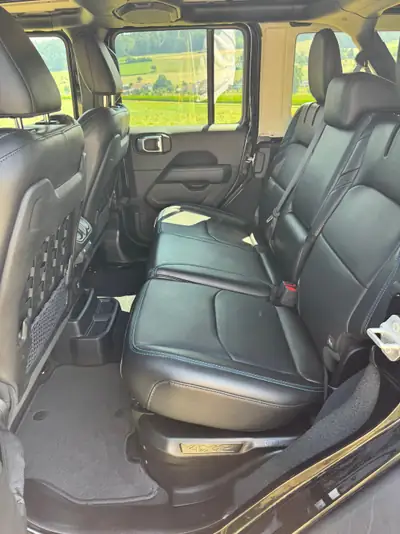 Jeep Wrangler 2.0 Turbo Rubicon Unlimited 4xe — SUV hybride rechargeable, 29'200 km — rear view