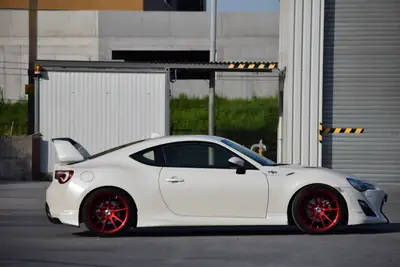 Toyota GT86 2.0 D-4S Sport — Coupé sportif légendaire, 80'000 km, blanc métallisé — cruscotto