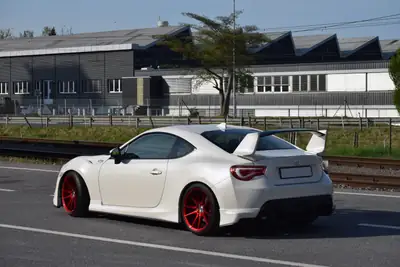 Toyota GT86 2.0 D-4S Sport — Coupé sportif légendaire, 80'000 km, blanc métallisé — dettaglio