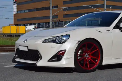 Toyota GT86 2.0 D-4S Sport — Coupé sportif légendaire, 80'000 km, blanc métallisé — Miniatura 7