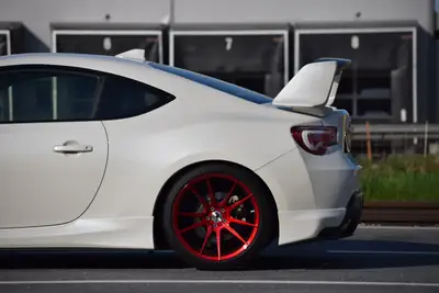Toyota GT86 2.0 D-4S Sport — Coupé sportif légendaire, 80'000 km, blanc métallisé — Miniatura 10