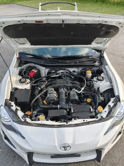 Toyota GT86 2.0 D-4S Sport — Coupé sportif légendaire, 80'000 km, blanc métallisé — Miniatura 12