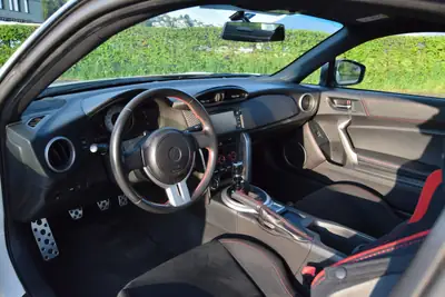 Toyota GT86 2.0 D-4S Sport — Coupé sportif légendaire, 80'000 km, blanc métallisé — Miniatura 14