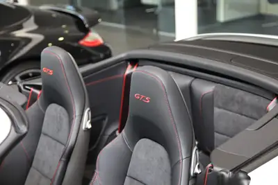 Porsche 911 Carrera GTS PDK — Cabriolet légendaire, moteur 3.8 L et seulement 29 900 km — Detail