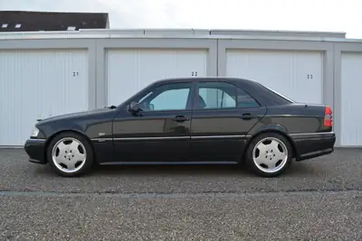 Mercedes-Benz C 36 AMG — Légende sportive des années 90, sans accident — Heckansicht