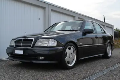 Mercedes-Benz C 36 AMG — Légende sportive des années 90, sans accident — Außenansicht