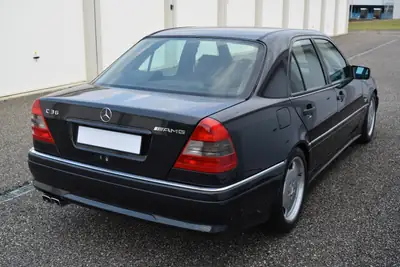 Mercedes-Benz C 36 AMG — Légende sportive des années 90, sans accident — Armaturenbrett