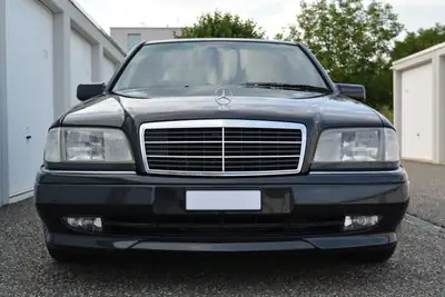 Mercedes-Benz C 36 AMG — Légende sportive des années 90, sans accident — Detail