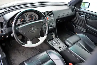 Mercedes-Benz C 36 AMG — Légende sportive des années 90, sans accident — Miniatur 11