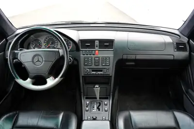 Mercedes-Benz C 36 AMG — Légende sportive des années 90, sans accident — Miniatur 15
