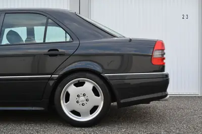 Mercedes-Benz C 36 AMG — Légende sportive des années 90, sans accident — Miniatur 18