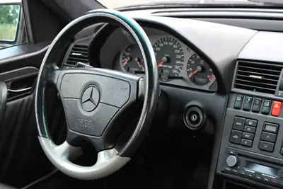 Mercedes-Benz C 36 AMG — Légende sportive des années 90, sans accident — Miniatur 20