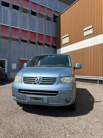 VW T5 Multivan Atlantis 2.5 TDI 4Motion — Monospace 7 places robuste et polyvalent — vue extérieure