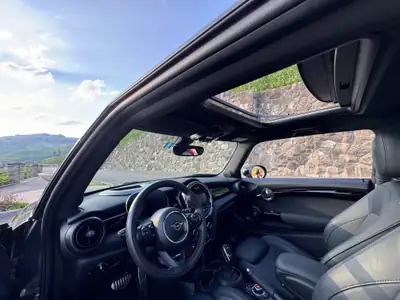 MINI Cooper S John Cooper Works — 231 ch, boîte auto, design sportif 2020 — fianco