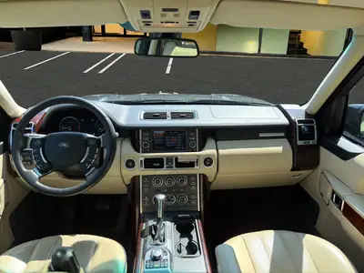 Land Rover Range Rover 3.6 TDV8 HSE — SUV premium diesel, 5 portes tout-terrain — vue extérieure