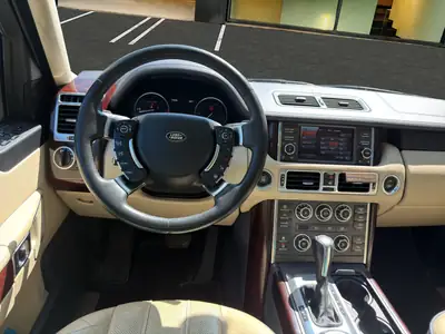 Land Rover Range Rover 3.6 TDV8 HSE — SUV premium diesel, 5 portes tout-terrain — Miniature 8