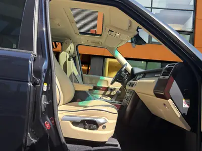 Land Rover Range Rover 3.6 TDV8 HSE — SUV premium diesel, 5 portes tout-terrain — Miniature 18