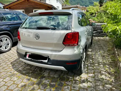 VW Polo CrossPolo 1.2 TSI — Petit SUV urbain économique, entretien impeccable — arrière