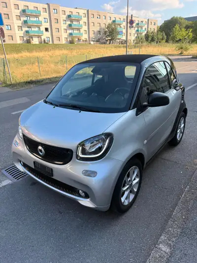 Smart Fortwo Passion Twinamic 2019 — Citadine urbaine économique, entretien Mercedes gratuit — vue extérieure