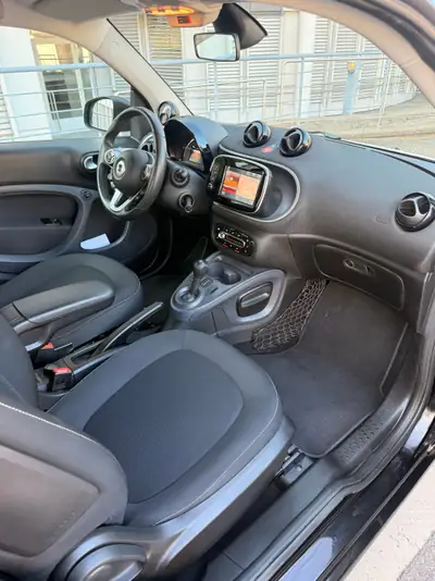 Smart Fortwo Passion Twinamic 2019 — Citadine urbaine économique, entretien Mercedes gratuit — tableau de bord