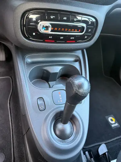 Smart Fortwo Passion Twinamic 2019 — Citadine urbaine économique, entretien Mercedes gratuit — Miniature 8