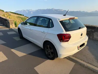 VW Polo 1.0 TSI Comfortline DSG — Citadine dynamique, 84'000 km, équipée et fiable — fianco