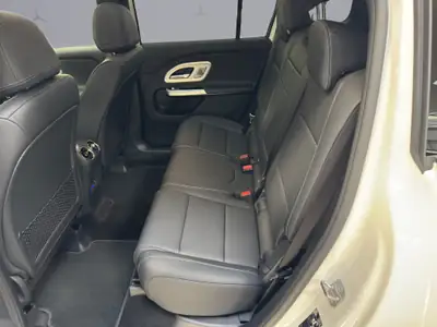 Mercedes-Benz GLB 220 4matic AMG Line — SUV compact hybride essence, 20 km seulement — Miniature 10