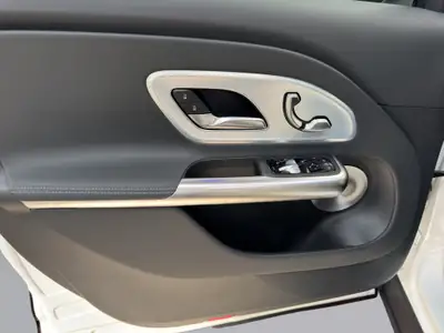 Mercedes-Benz GLB 220 4matic AMG Line — SUV compact hybride essence, 20 km seulement — Miniature 14