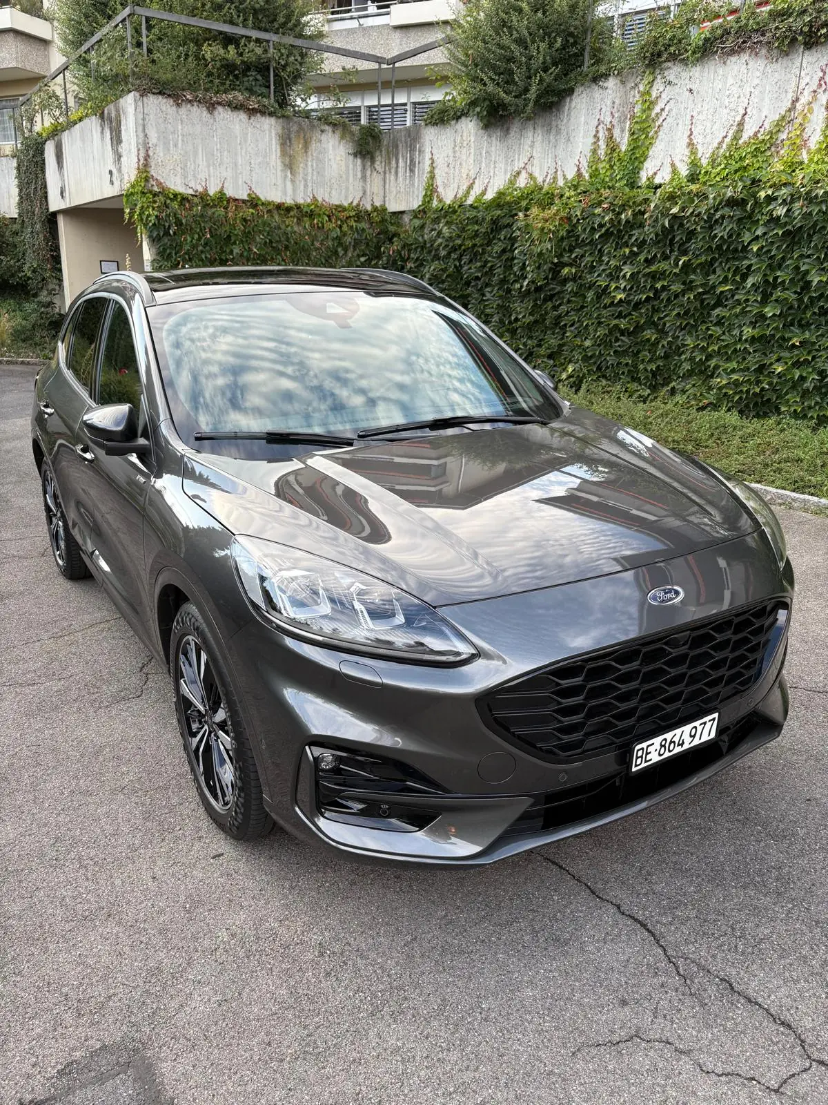 Ford Kuga 2.5 Plug-in Hybrid ST-Line X — SUV rechargeable, 21'800 km seulement — Außenansicht
