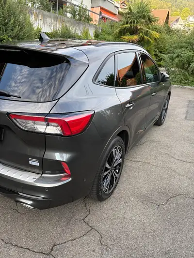 Ford Kuga 2.5 Plug-in Hybrid ST-Line X — SUV rechargeable, 21'800 km seulement — Detail