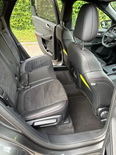 Ford Kuga 2.5 Plug-in Hybrid ST-Line X — SUV rechargeable, 21'800 km seulement — Miniatur 10