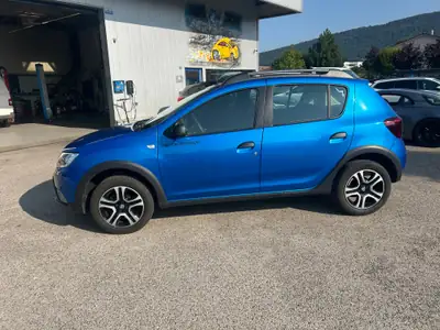 Dacia Sandero TCe 90 Stepway — Petit SUV urbain, boîte semi-auto, 32 000 km seulement — arrière