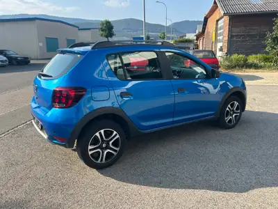 Dacia Sandero TCe 90 Stepway — Petit SUV urbain, boîte semi-auto, 32 000 km seulement — détail