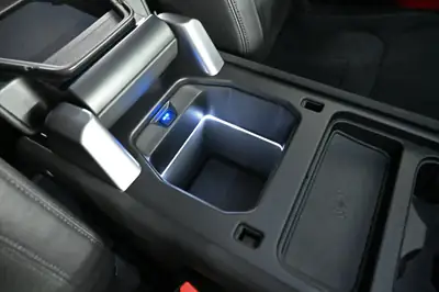 Land Rover Defender 110 525 V8 — Le SUV légendaire en version musclée Carpathian — Miniature 23