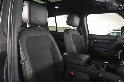 Land Rover Defender 110 525 V8 — Le SUV légendaire en version musclée Carpathian — Miniature 25