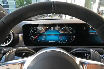 Mercedes-Benz CLA 45 S AMG 4Matic+ — Performance 422 ch, seulement 14'500 km — Miniature 19