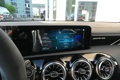 Mercedes-Benz CLA 45 S AMG 4Matic+ — Performance 422 ch, seulement 14'500 km — Miniature 22