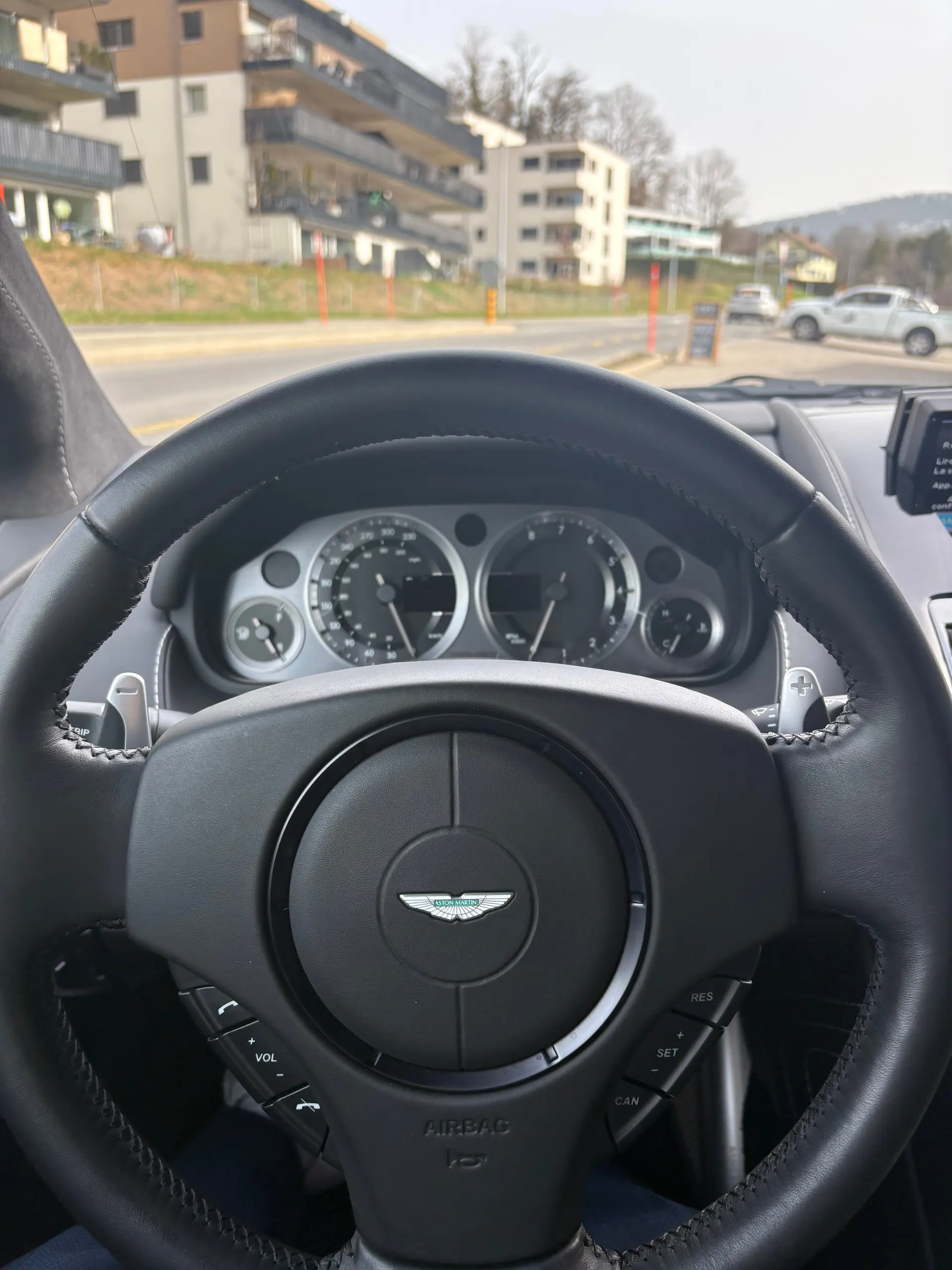 Aston Martin V8 Vantage 2011 occasion Semsales — 2