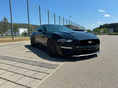 Ford Mustang Fastback 5.0 V8 GT — Muscle car légendaire, moteur neuf, passion américaine — side view