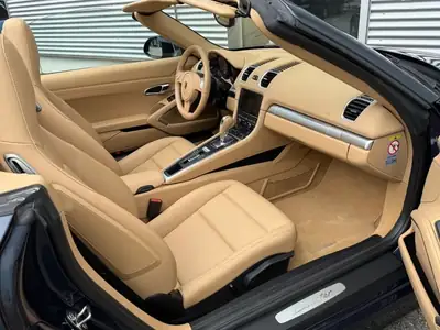 Porsche 718 Boxster 2.7 PDK — Roadster sportif, seulement 19 800 km — Heckansicht