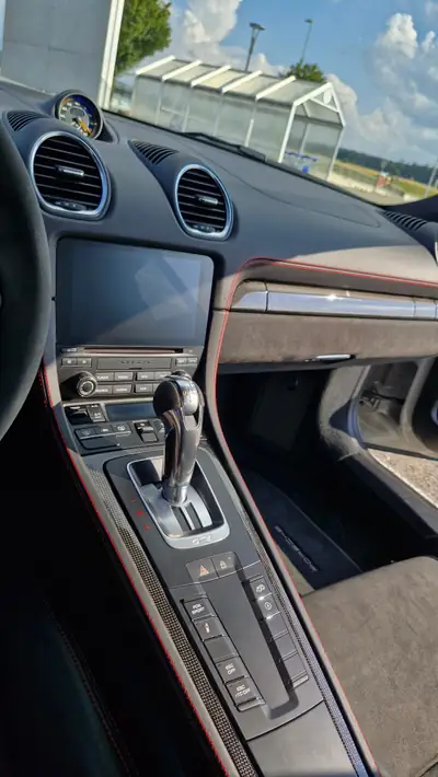 Porsche 718 Boxster 4.0 GT4 PDK — Sportive iconique, 15'900 km seulement — Thumbnail 18